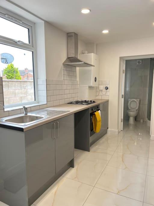 Catherine 5 Bedroom House Crewe Exterior foto